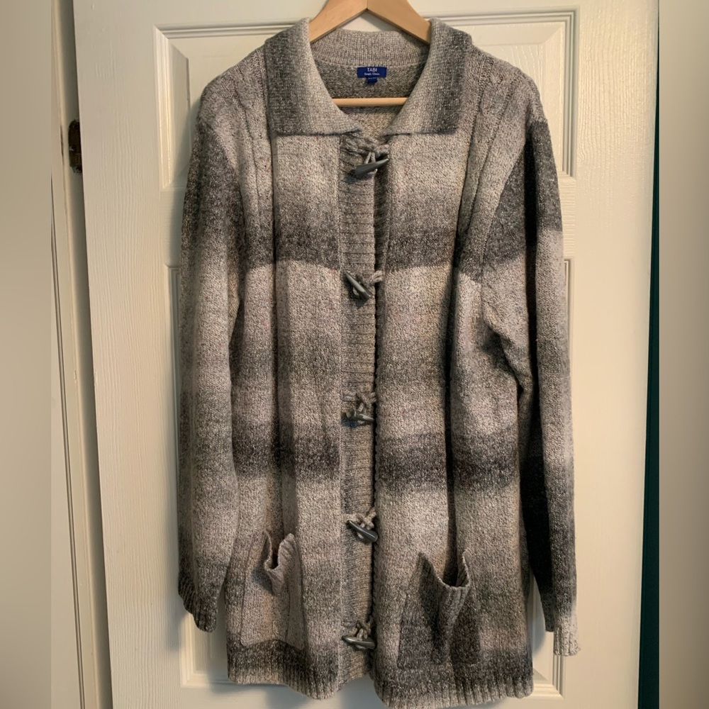 Ladies long grey sweater coat. XL.